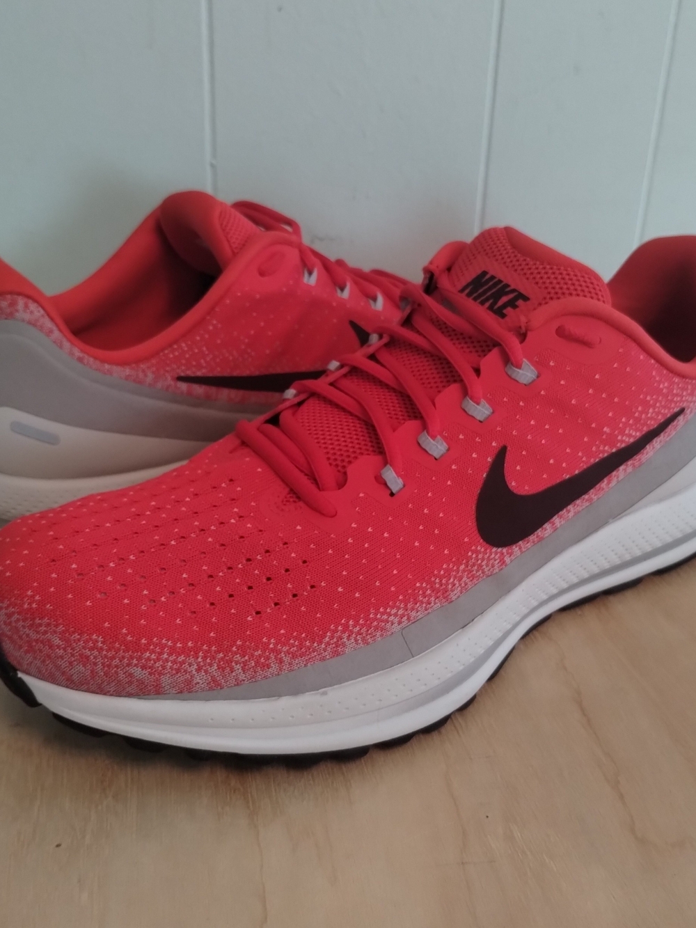 15M Nike Zoom Vomero 13 Running Shoes Red Reflective Silver